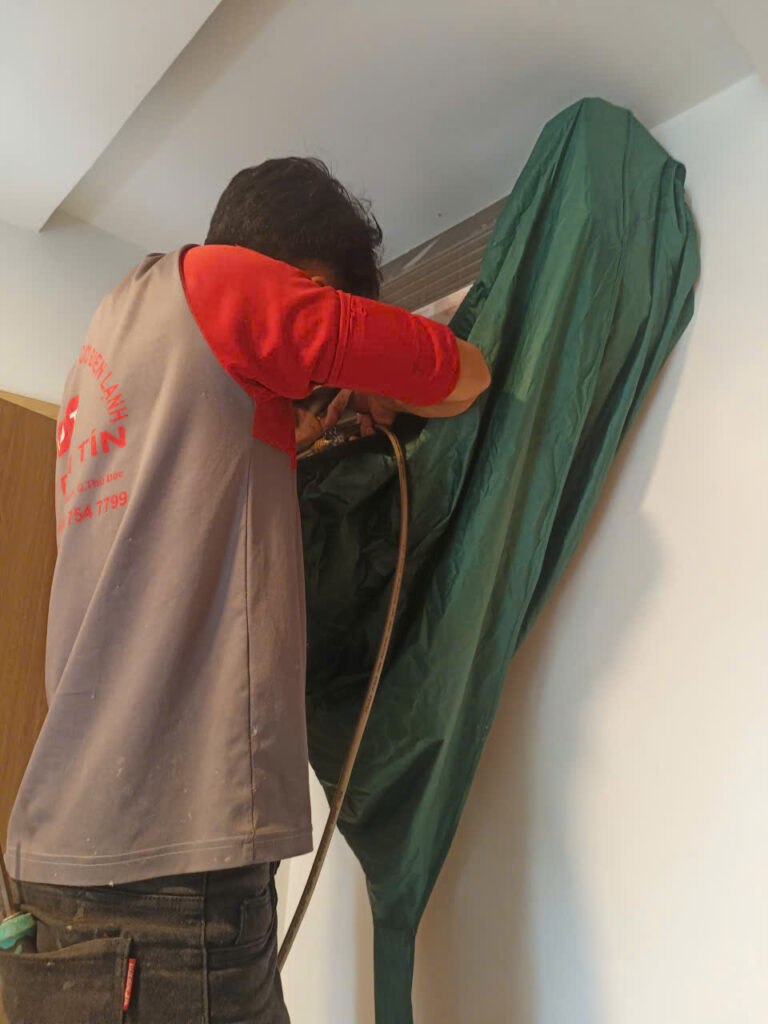 Vệ sinh máy lạnh treo tường Thủ Đức Vệ sinh máy lạnh treo tường Thủ Đức