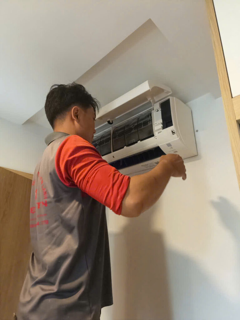 Vệ sinh máy lạnh treo tường Thủ Đức Vệ sinh máy lạnh treo tường Thủ Đức
